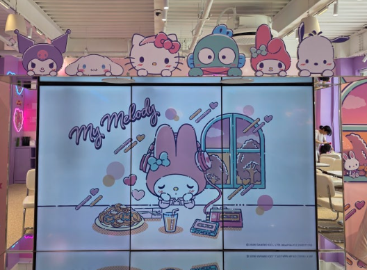 キャラクターカフェの座席