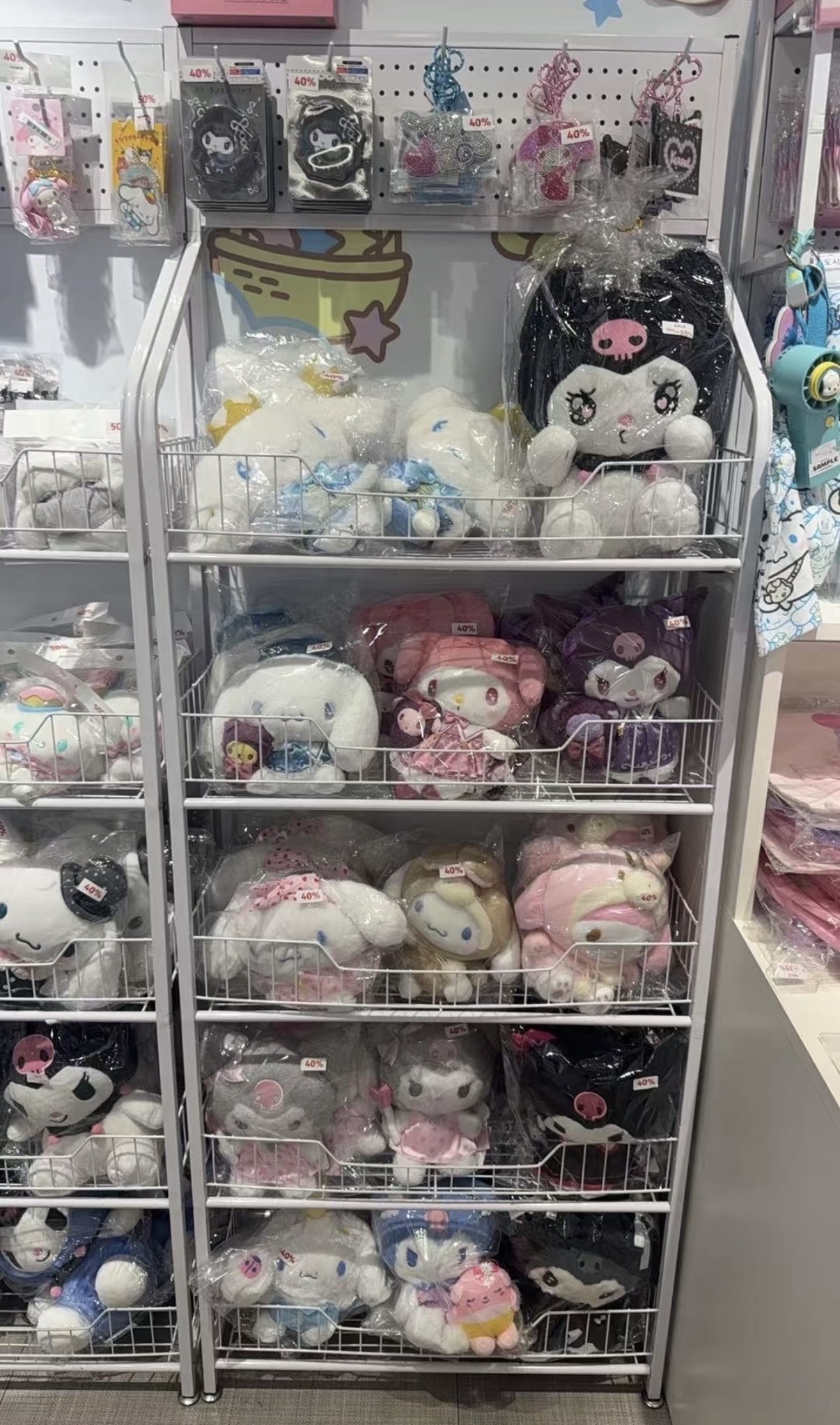 サンリオキャラクターのぬいぐるみや小物