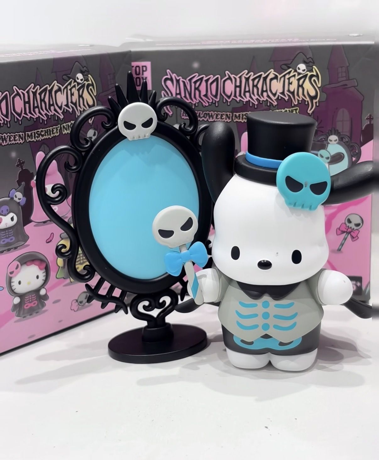 TOPTOY サンリオ シルクハット姿のポチャッコと鏡モチーフ
