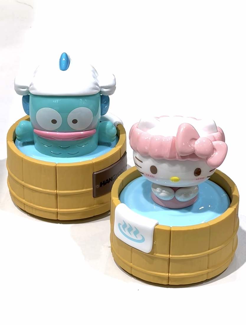 TOPTOY提供写真:くるくる温泉のハンギョドンとハローキティ