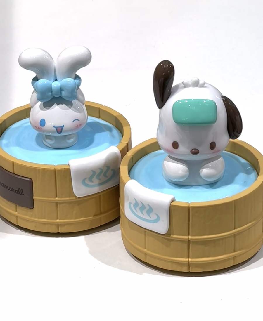 TOPTOY提供写真:くるくる温泉のシナモロールとポチャッコ