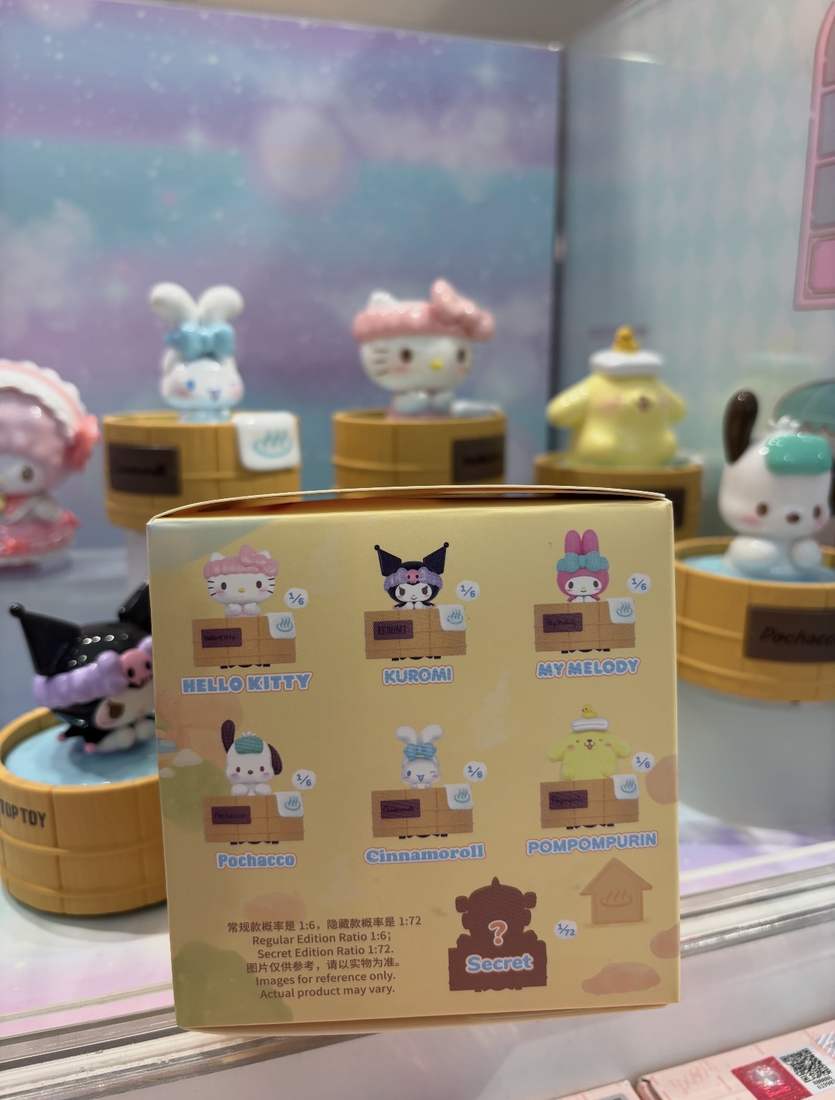 TOPTOY提供写真:全キャラクターとシークレットの紹介が載ったパッケージ裏面